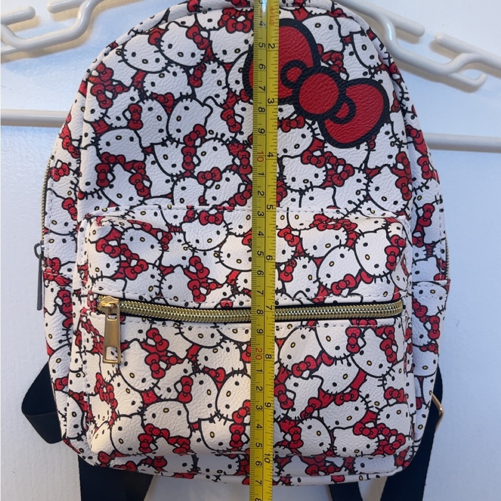 Hello Kitty Mini Backpack - Picture 5 of 6